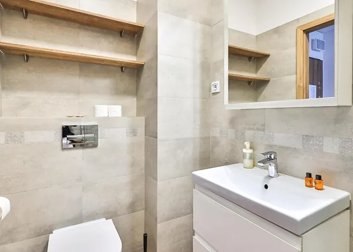 Prymasa Tysiaclecia 83a Free Garage By Perfect * Warszawa