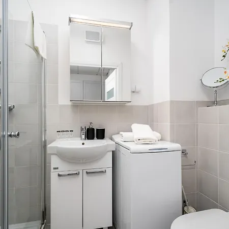 Prymasa Tysiaclecia 83a Free Garage By Perfect Warschau